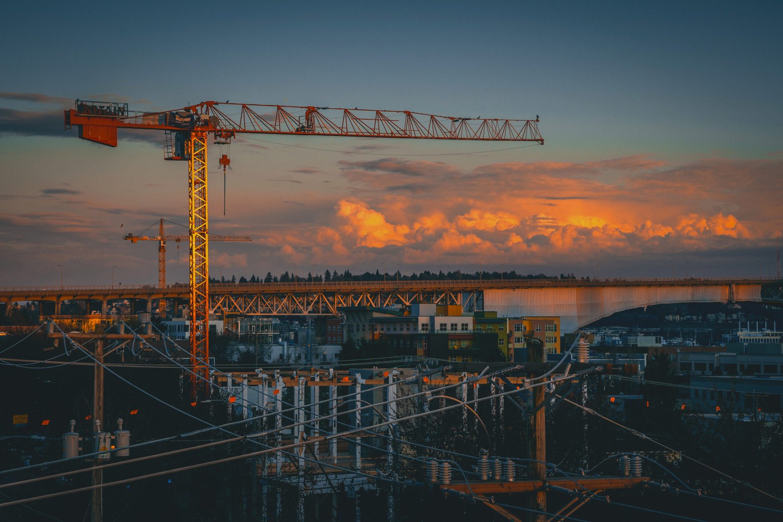 Ingeniería y Construcción para Industrias de Consumo, Ventas y Ocio.