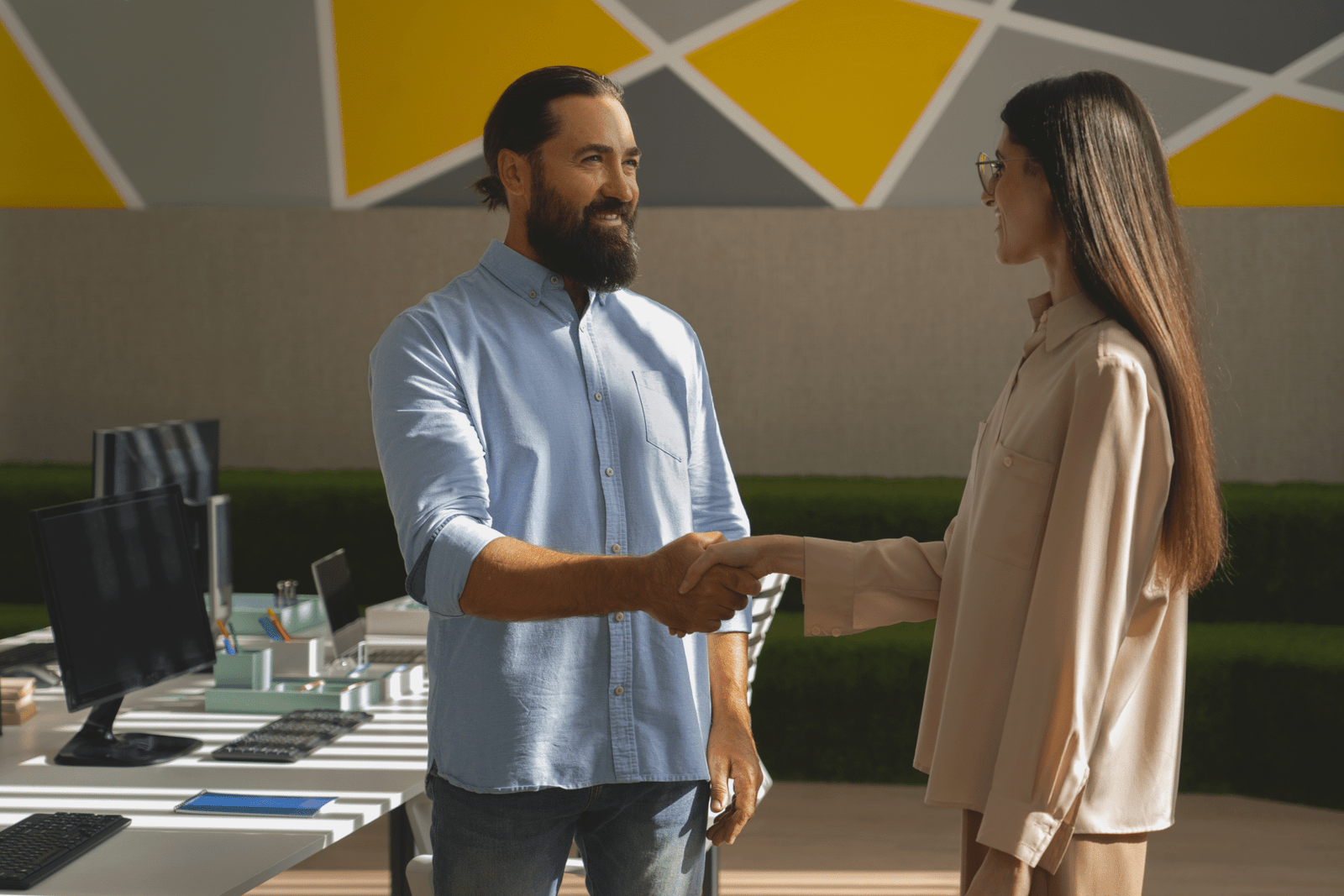 Dos comerciantes del sector Consumo, Ventas y Ocio.