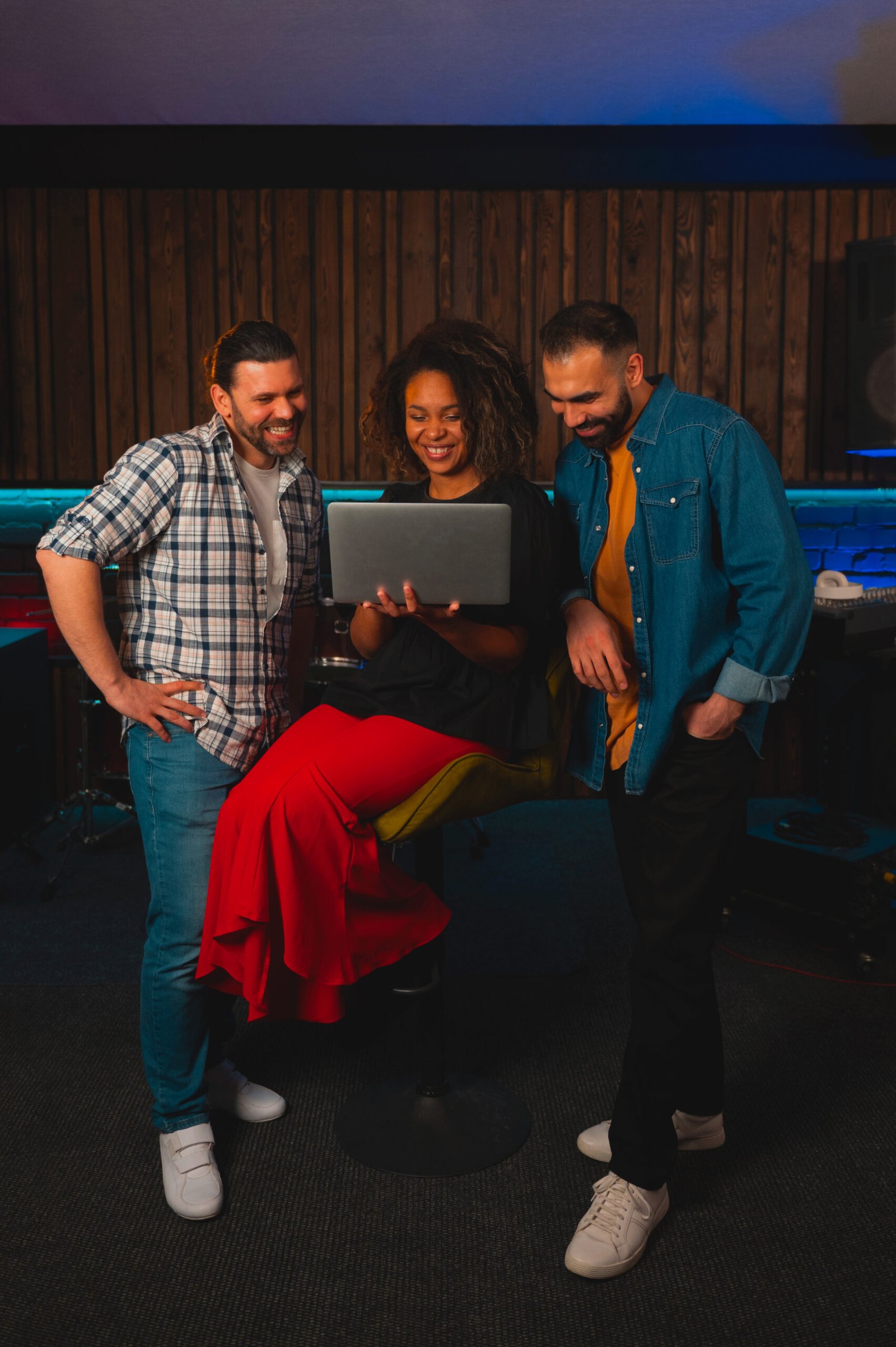 Personal de industria de Energía y Telecomunicaciones