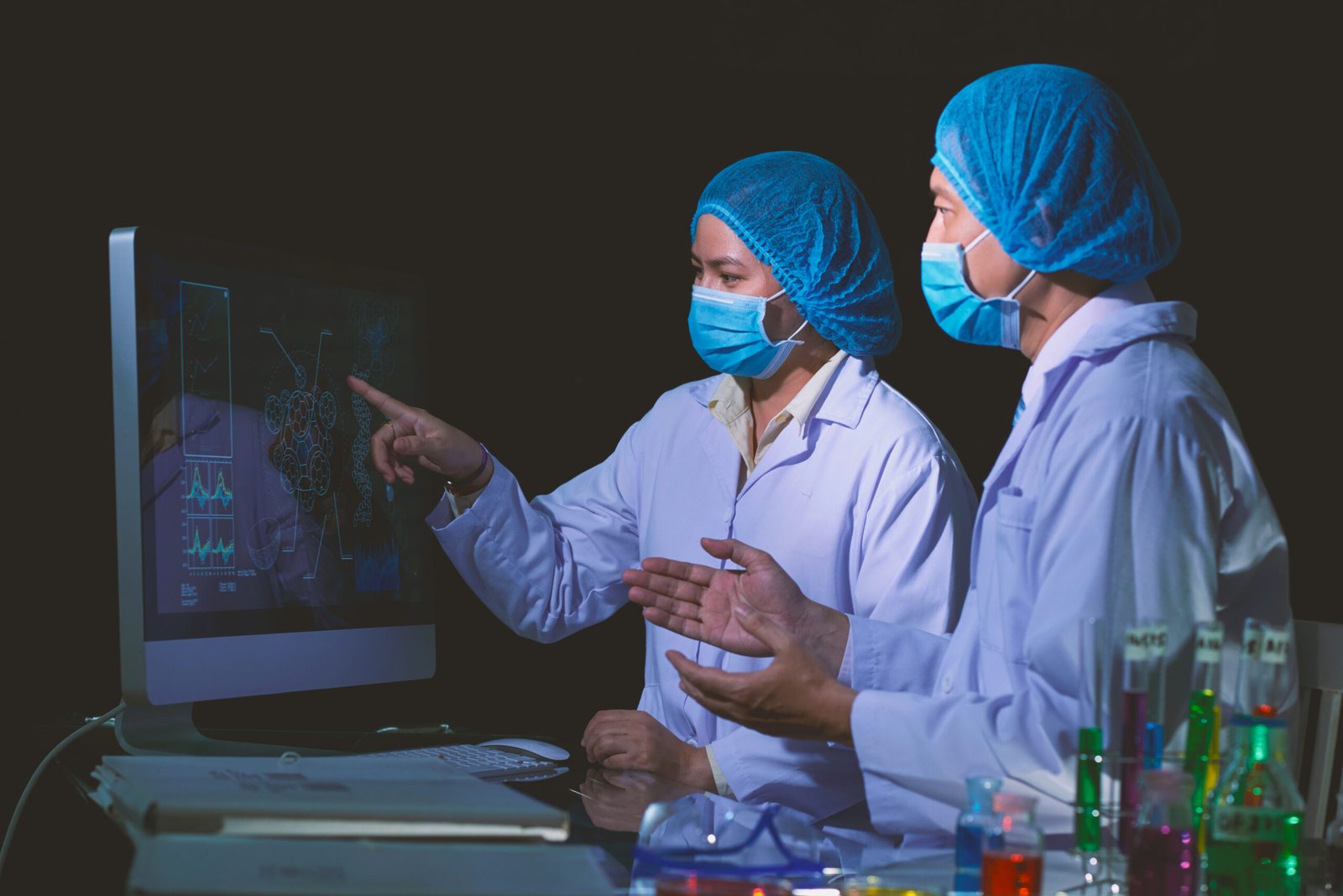 Dos profesionales de la industria de Salud y Atención Medica