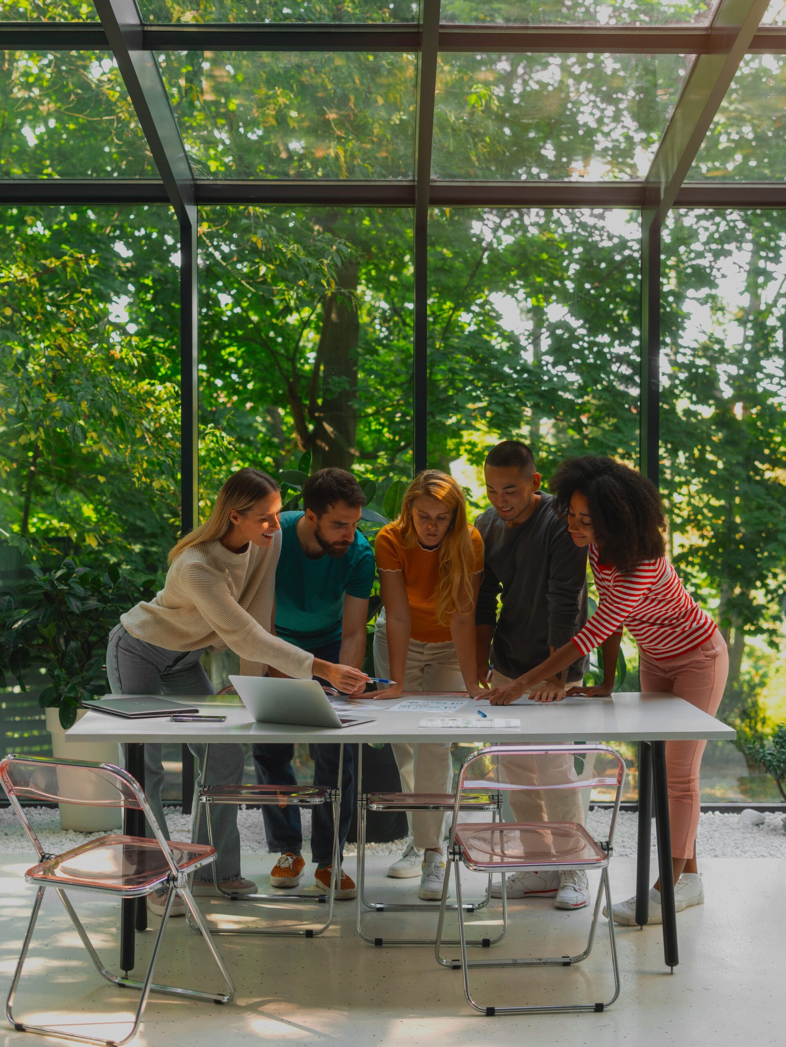 Equipo de Contabilidad trabajando en actualizacion contable