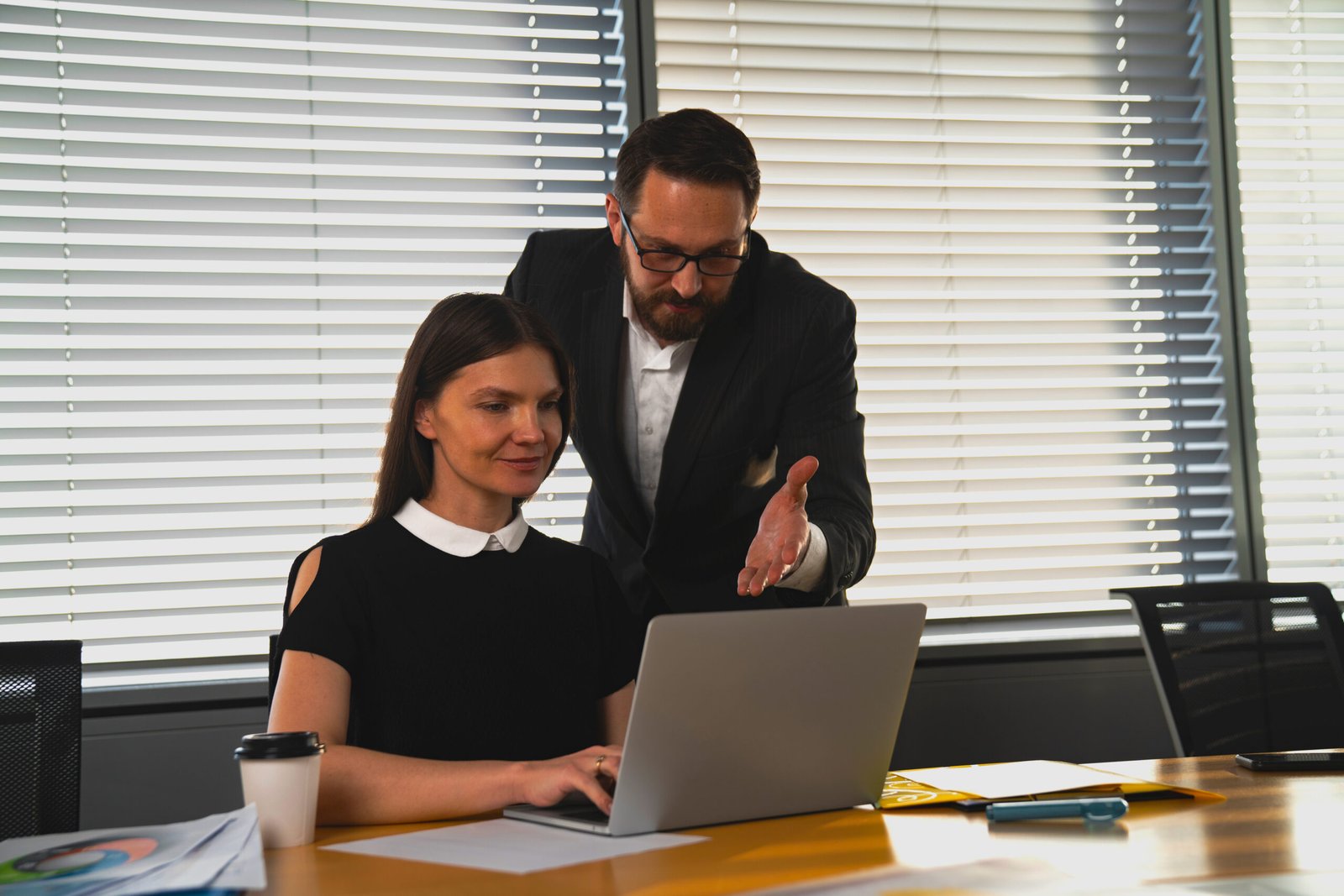 Profesionales en análisis de constitución y gestión de empresa